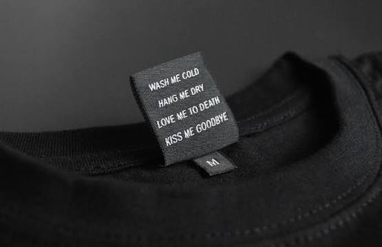 Woven Label · Centre Fold · 25 × 40 mm